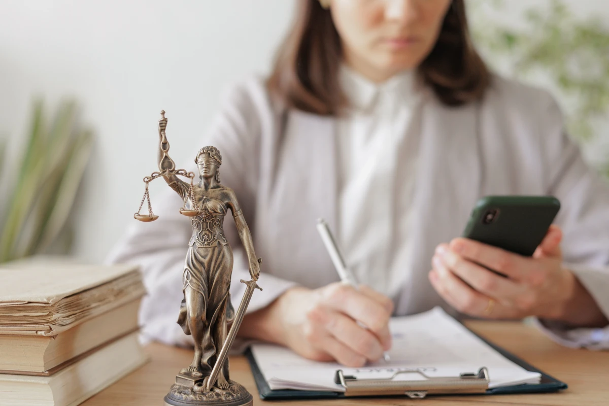 Le droit et le commerce électronique : une relation étroitement liée