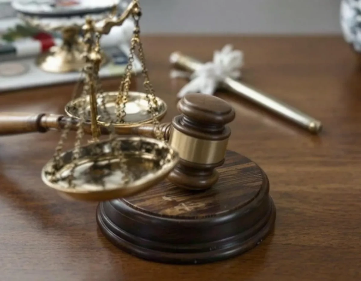 La Rupture d'Égalité entre Justiciables : Un Défi Fondamental pour l'État de Droit